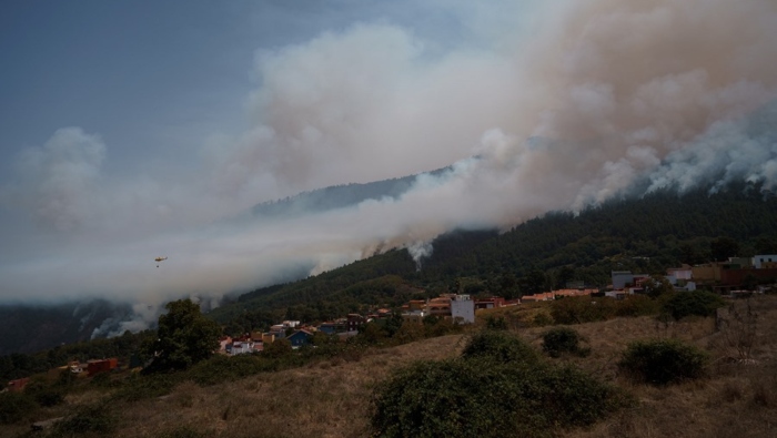 El incendio, que se encuentra fuera de control por cuarto día consecutivo, ha afectado a unas 11 ciudades.