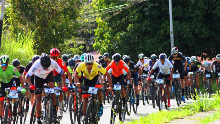 La competencia devino espectáculo, con la participación de más de 150 ciclistas que dieron lo mejor de sí.