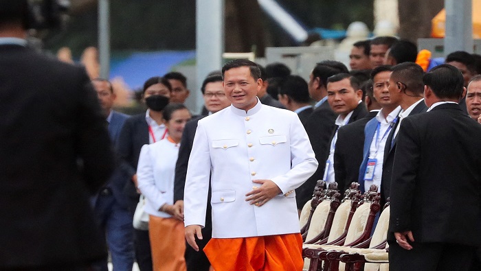 Hun Sen anunció que dejaría el cargo en favor de su primogénito, Hun Manet, de 45 años,