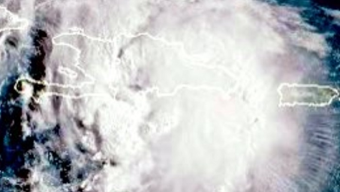 La tormenta tropical Franklin se desplaza tierra adentro sobre República Dominicana; las fuertes lluvias y deslizamientos de tierra siguen siendo lo más importante.