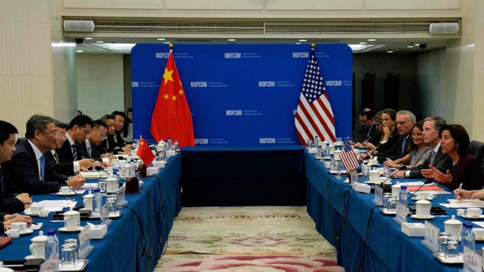 La visita de Raimondo sigue a varias visitas de alto nivel de funcionarios estadounidenses a China durante los últimos tres meses aproximadamente. 
