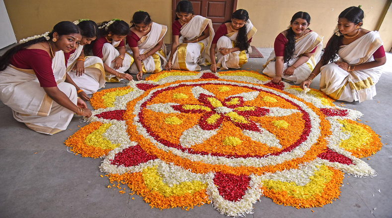 El Festival Onam se desarrolla en la provincia de Kerala, India, durante diez días, entre el 20 y 31 de agosto, en el mes Chingam del calendario solar Malayo.
