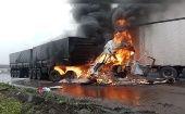 La Policía de Carreteras de Paraná indico que uno de los camiones involucrados en el accidente se incendio tras colisionar con otro camión.