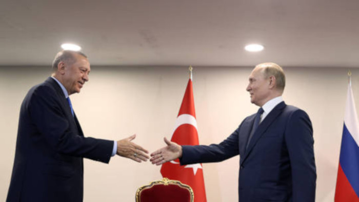 Durante su visita de trabajo de un día de duración el lunes, Erdogan discutió cuestiones regionales y globales actuales, así como las relaciones bilaterales con Putin.