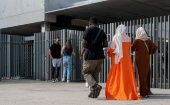 El ministro de Educación de Francia anunció la prohibición en las aulas de las túnicas conocidas como abayas a partir del nuevo año escolar.
