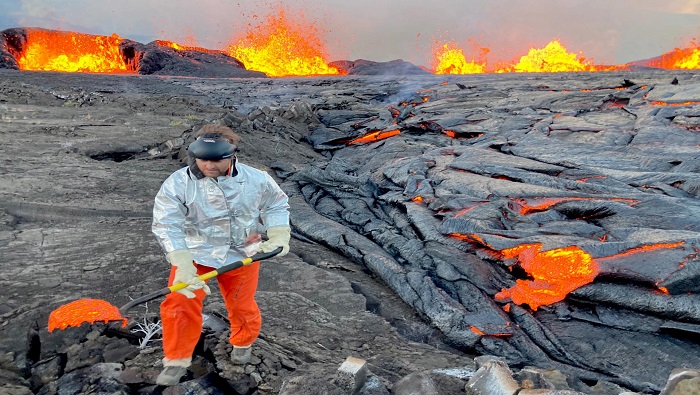 Las autoridades indicaron que se reevaluaran los peligros en la medida que avance la erupción del volcán Kilauea.