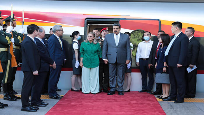 El presidente Maduro llegó a la capital china tras visitar las ciudades de Shenzhen y Shanghái y la provincia de Shandong.