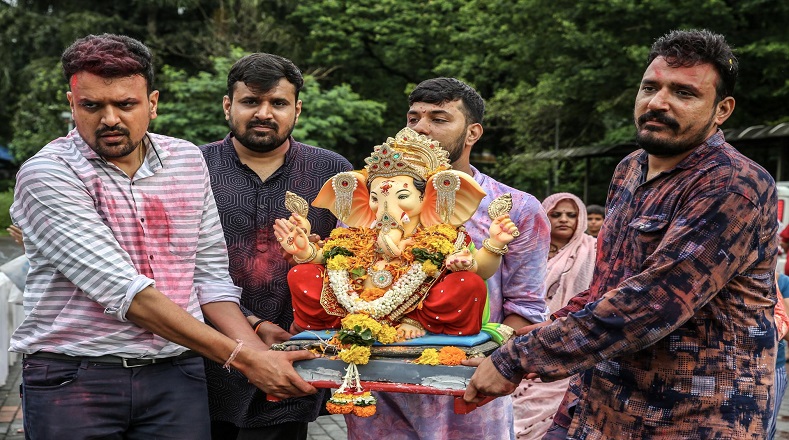 Festival Ganesh Chaturthi de Bombay, India, se celebra en el cuarto día después de la luna nueva del mes hindú de Bhadrapada. En esta ocasión, la festividad inició el 19 de septiembre y se extenderá por 11 días, coincidiendo la última jornada con el auspicioso día de Anant.