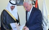 El canciller palestino recibió copia de las credenciales como embajador plenipotenciario y extraordinario no residente.