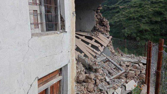 De acuerdo con el informe inicial de las autoridades locales, varias casas han resultado dañadas.
