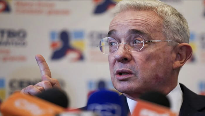 El expresidente Uribe Vélez fue acusado de los delitos de manipulación de testigos y fraude procesal.
