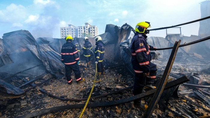 Los bomberos señalaron que la ausencia de un sistema contra incendios fue favorable al desarrollo del siniestro.