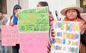 En la protesta participaron miembros de comunidad indígena, docentes y activistas sociales, que han denunciado "persecución" y "amedrentamiento" por parte del Gobierno de Morales.