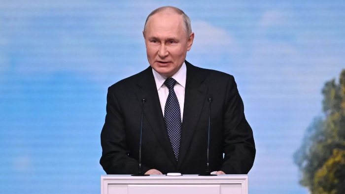 Putin indicó que EE.UU. intentó reemplazar los problemas políticos fundamentales con “algunas limosnas económicas”.