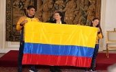 La bandera colombiana fue recibida por la boxeadora Jenny Arias y el taekwondista Miguel Ángel Trejos.