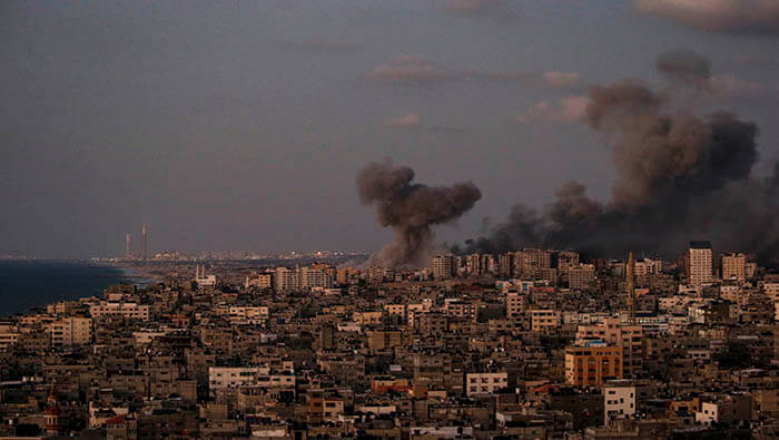 Según el corresponsal de TeleSUR en Oriente Medio, Hisham Wannous, al menos 100 palestinos fallecieron en los bombardeos del jueves contra la Franja de Gaza.