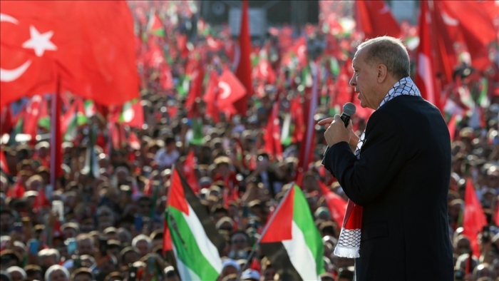 “Israel, también te declararemos criminal de guerra ante el mundo, nos estamos preparando para ello”, afirmó Erdogan.