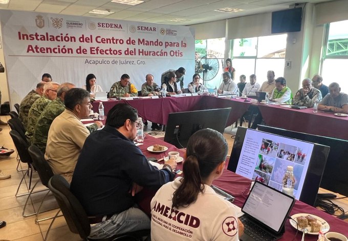 La secretaria de Gobernación, Luisa María Alcalde, confirmó que son en total 35 médicos cubanos los que están en el puerto para atender a la población afectada por el paso del fenómeno meteorológico.