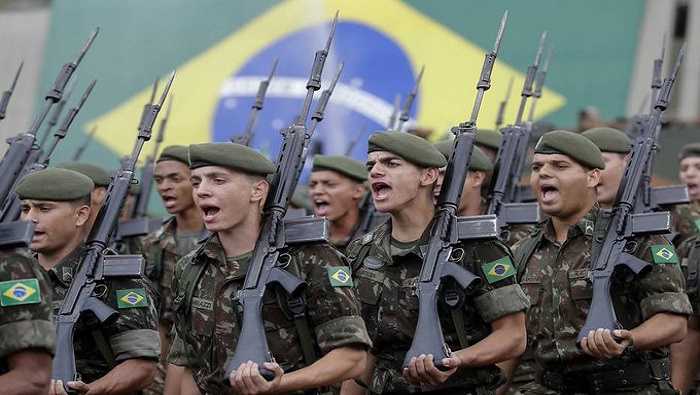 El ministro de Justicia, Flávio Dino, declaró que se desplegarán un total de 3.700 militares, de ellos 2.000 serán del Ejército, otros 1.100 de la Marina y 600 de la Fuerza Aérea.