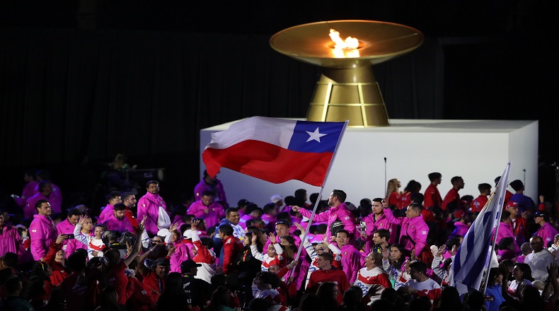 Chile cerró el desfile de delegaciones. El team nacional fue ovacionado por su esfuerzo y gallardía, premiados con 12 títulos, 31 medallas de plata y 36 de bronce.