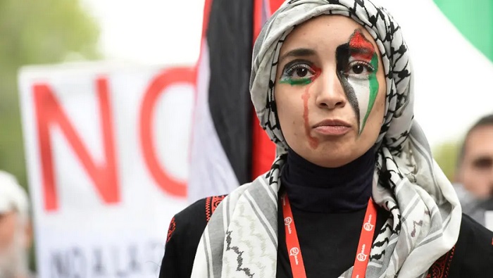 Mahmoud Abbas recordó que la Declaración de Independencia fue una decisión nacional palestina que coronó las décadas de lucha nacional de la Organización de Liberación de Palestina para proteger la existencia nacional palestina y establecer su identidad.