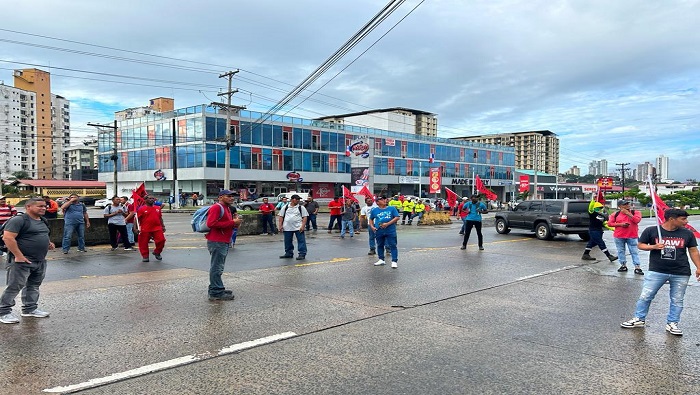Las protestas masivas y cierres en principales vías de tránsito, en oposición a la Ley 406 que aprueban la concesión, tienen semiparalizado Panamá hace 27 días.