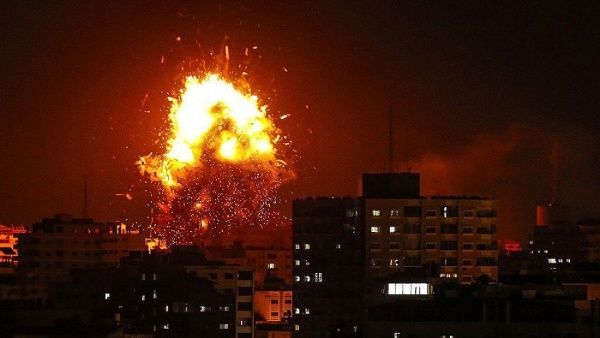 Israel bombardeó varios puntos en Gaza el jueves y aseguró que el fuego se detendrá a primera hora del viernes