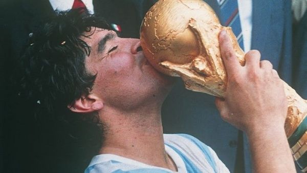 Maradona estuvo presente en el canto de los argentinos en cada partido del Mundial de Qatar 2022