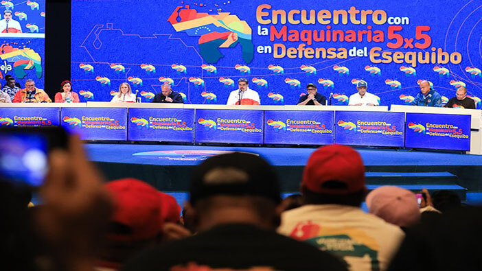 El jefe de Estado venezolano afirmó que llueva, truene o relampaguee los venezolanos participarán en la consulta popular del próximo 3 de diciembre.
