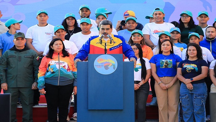 El mandatario venezolano llamó a todos a votar en el referéndum consultivo, como si estuvieran firmando una nueva acta de independencia.