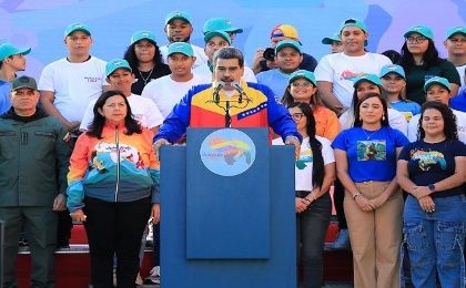 El mandatario venezolano llamó a todos a votar en el referéndum consultivo, como si estuvieran firmando una nueva acta de independencia.