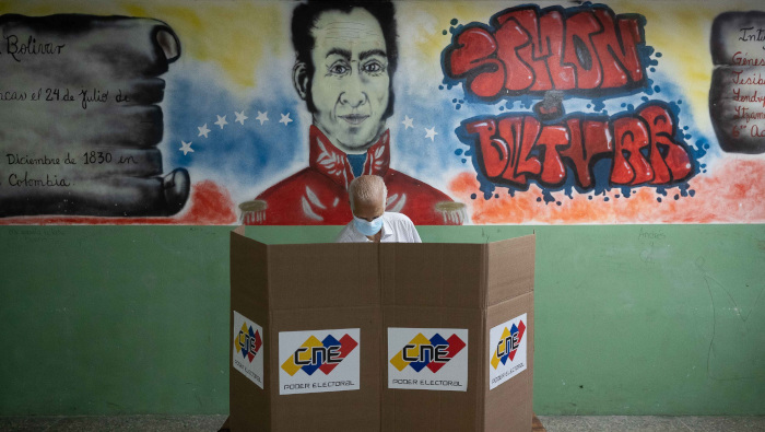 Más de 20 millones de venezolanos están habilitados para poder emitir su voto a partir de las 06:00 (10:00 GMT) y hasta las 18:00 hora local (22:00 GMT).