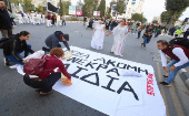 Asimismo en el acto se presentaron personas vestidos de blanco, que  solicitaron la paz y la justicia  frente a la Embajada de Israel.