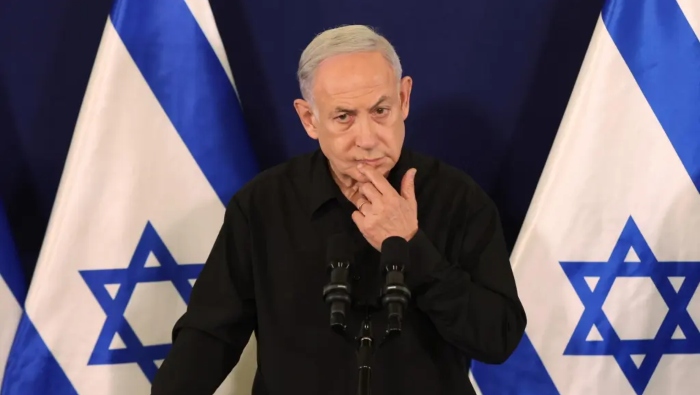 Netanyahu, quien se ha declarado inocente, se encuentra exento de asistir a las audiencias judiciales.