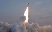 Corea del Norte lanzó un misil balístico capaz de alcanzar a EE.UU. El misil voló unos 1.000 kilómetros antes de aterrizar en el mar del Este entre la península de Corea y Japón.