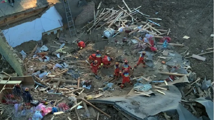 De acuerdo con el Ministerio de Gestión de Emergencias, un total de 74 personas han sido rescatadas, evacuadas a 4.298 y se han salvado bienes por valor de más de 15,3 millones de yuanes (unos 2,16 millones de dólares).