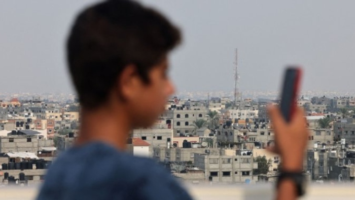 “Gaza vuelve a quedarse a oscuras”, publicó la Compañía Palestina de Telecomunicaciones (Paltel).