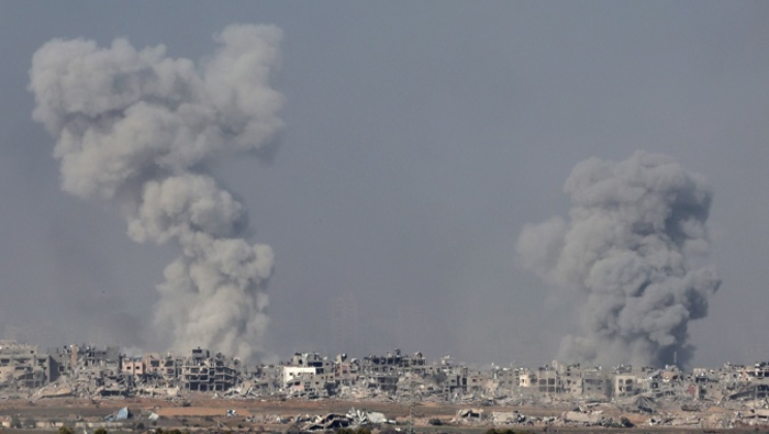 Al norte de la Franja, la fuerza aérea israelí arrojó bombas de fósforo prohibidas internacionalmente sobre y alrededor de la zona del mercado de Jabalia.