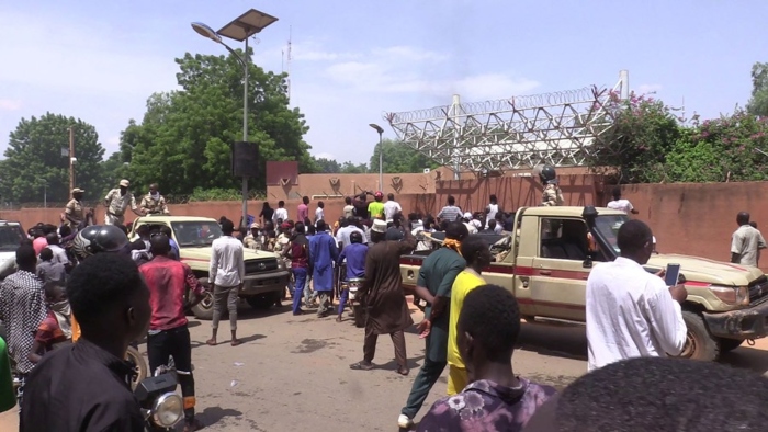 En el mes de julio pasado manifestantes a favor de la Junta Militar nigerina intentaron ingresar a la Embajada francesa, en protesta por la injerencia de París en la región.