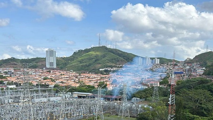 En Ciudad de Panamá y las áreas aledañas los edificios y complejos residenciales suelen tener plantas eléctricas además de tanques de agua privados que funcionan sin luz.