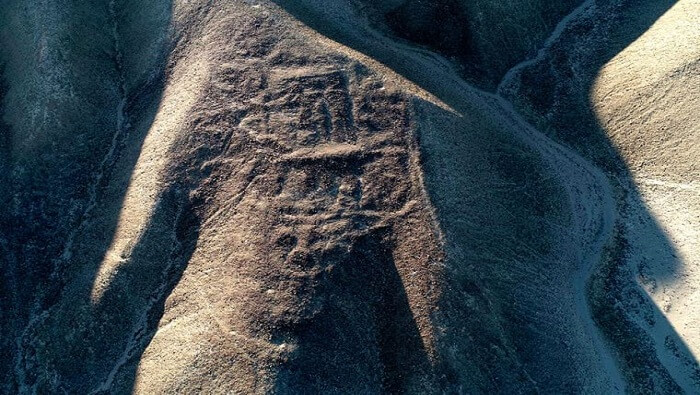 “Los geoglifos hallados miran al sur, hacía Las Líneas de Nazca”, explicó el arqueólogo que lideró el equipo.