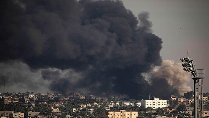 Cazas israelíes bombardearon el centro de la ciudad palestina de Khan Yunis en el sur de la Franja de Gaza.