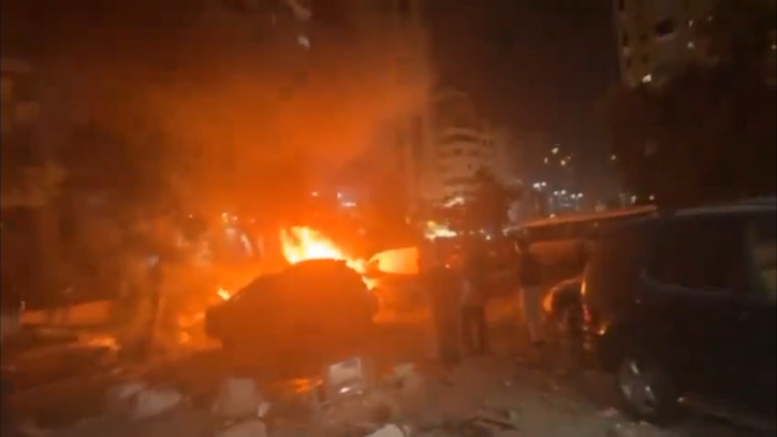 El primer ministro libanés condenó la explosión en el suburbio de Dahiyeh de Beirut como un nuevo crimen israelí.