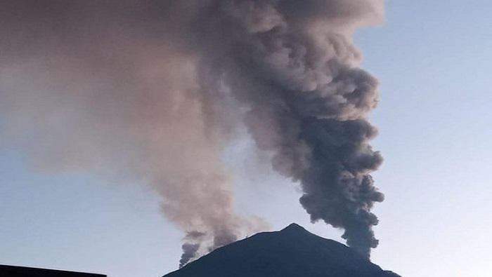 El pasado diciembre también, en el país tuvo lugar la erupción del volcán Merapi en la isla de Sumatra.