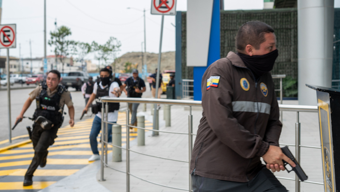 Las autoridades ecuatorianas reportaron que durante la jornada recibieron más de 1.900 llamadas telefónicas de auxilio.