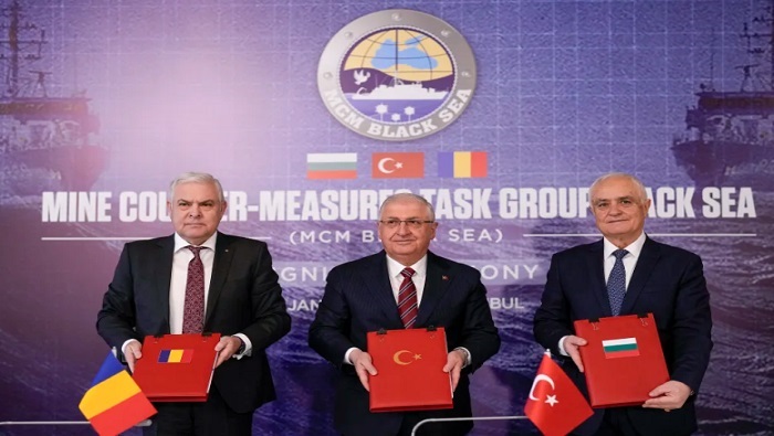 La ceremonia de rúbrica del acuerdo tuvo lugar en el Pabellón Kalender en Sarıyer, de la ciudad turca de Estambul, con la participación de los tres altos mandos.