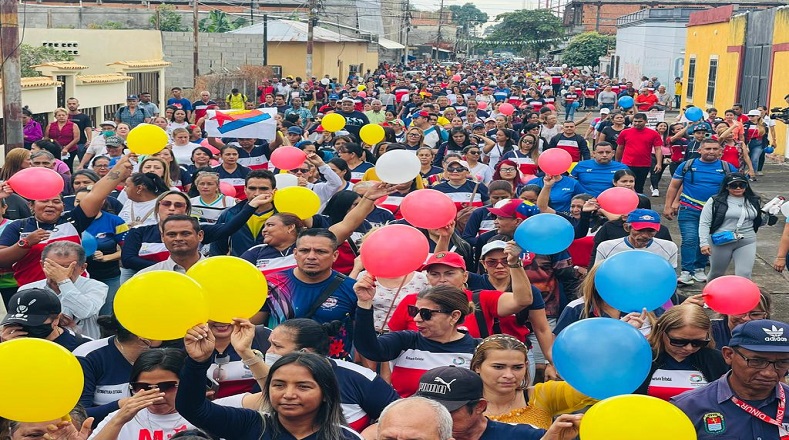 Como en Caracas, en distintos puntos de la geografía venezolana los habitantes del país suramericano se levantaron en esta jornada en apoyo al mensaje del jefe de Estado.