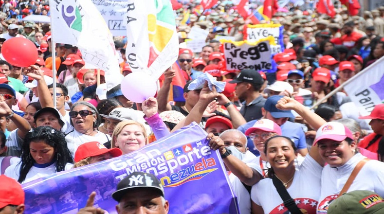 Según el Artículo 237 de la Constitución venezolana, en los diez primeros días tras la instalación de la Asamblea Nacional, en sesiones ordinarias, el mandatario presentará cada año un mensaje de su gestión en los 12 meses previos.