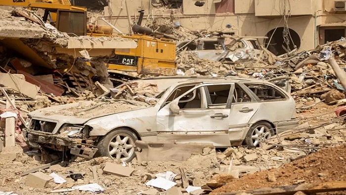 La explosión destruyó también varias casas, propiedades y automóviles.
