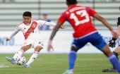 En una gran jugada individual, el volante Franchesco Flores anotó el gol que dio la victoria a Perú ante Chile.